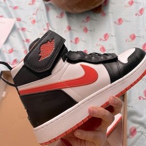 Selling this amazing 🤩  👟 only worn once!!!